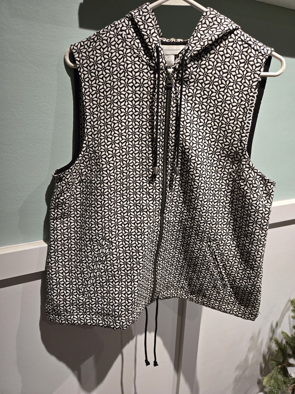 Christopher & Banks  Womens MED Hooded Zip Vest Geometric Floral Pattern Pockets